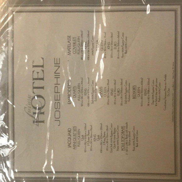 LUXURY HOTEL COVERLET-NEW - Picture 2 of 6